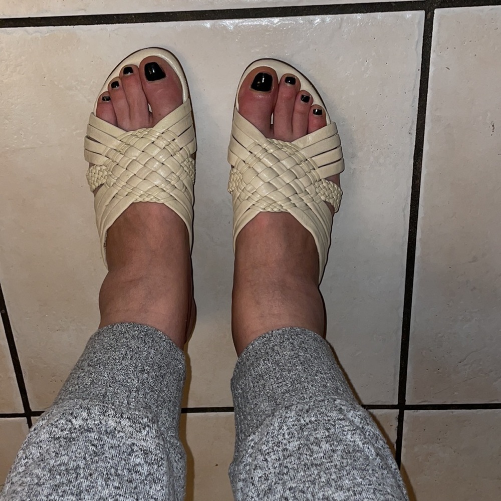 Shoes - Picture 5 of 8